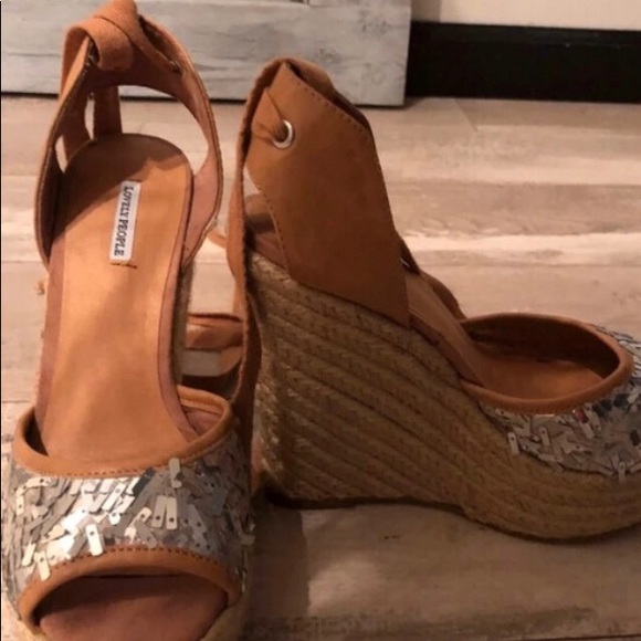 🛍absolutely adorable sequence wedges size 7 brand new! - Picture 2 of 5